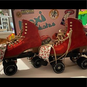 Moxi Poppy Roller Skates
